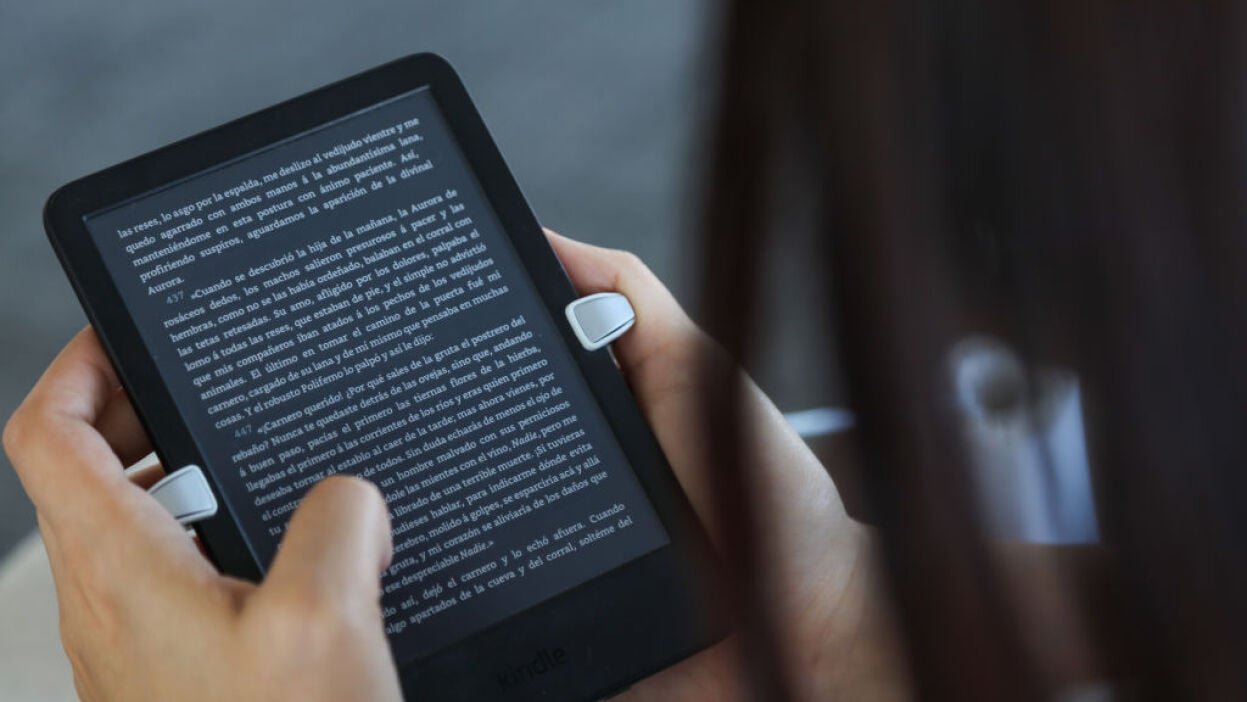 Person holding Amazon Kindle device